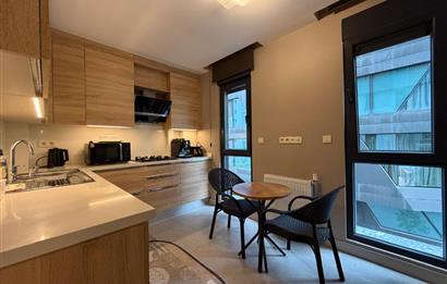 ÖMERPAŞA SOKAK'TA 3+1 120M2 NET KATTA TEK EŞYALI KİRALIK DAİRE