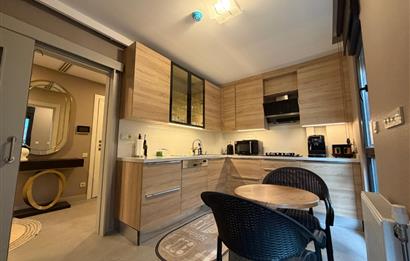 ÖMERPAŞA SOKAK'TA 3+1 120M2 NET KATTA TEK EŞYALI KİRALIK DAİRE