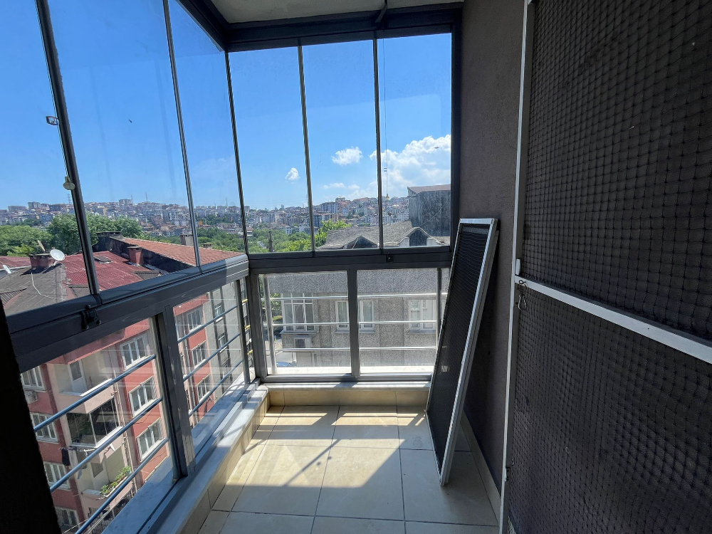 Eyüp Silahtarağa Caddesi Üzeri 2+1 Geniş Otoparklı Kiralık Daire
