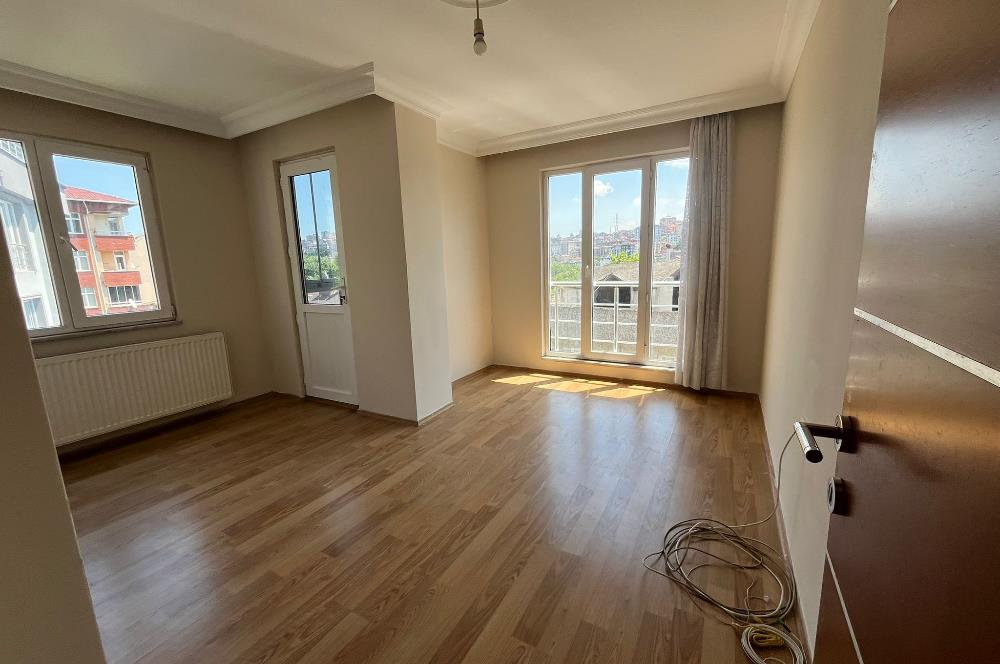 Eyüp Silahtarağa Caddesi Üzeri 2+1 Geniş Otoparklı Kiralık Daire