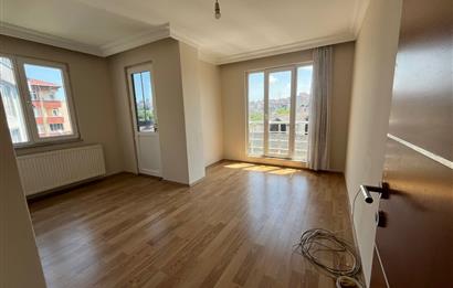 Eyüp Silahtarağa Caddesi Üzeri 2+1 Geniş Otoparklı Kiralık Daire