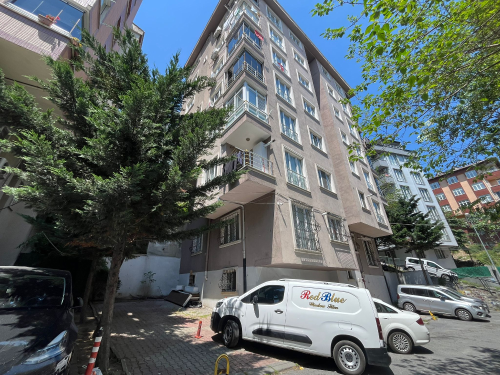 Eyüp Silahtarağa Caddesi Üzeri 2+1 Geniş Otoparklı Kiralık Daire