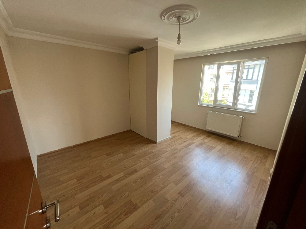 Eyüp Silahtarağa Caddesi Üzeri 2+1 Geniş Otoparklı Kiralık Daire