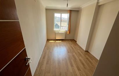 Eyüp Silahtarağa Caddesi Üzeri 2+1 Geniş Otoparklı Kiralık Daire