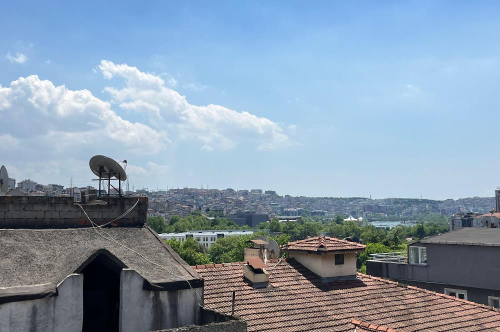 Eyüp Silahtarağa Caddesi Üzeri 2+1 Geniş Otoparklı Kiralık Daire
