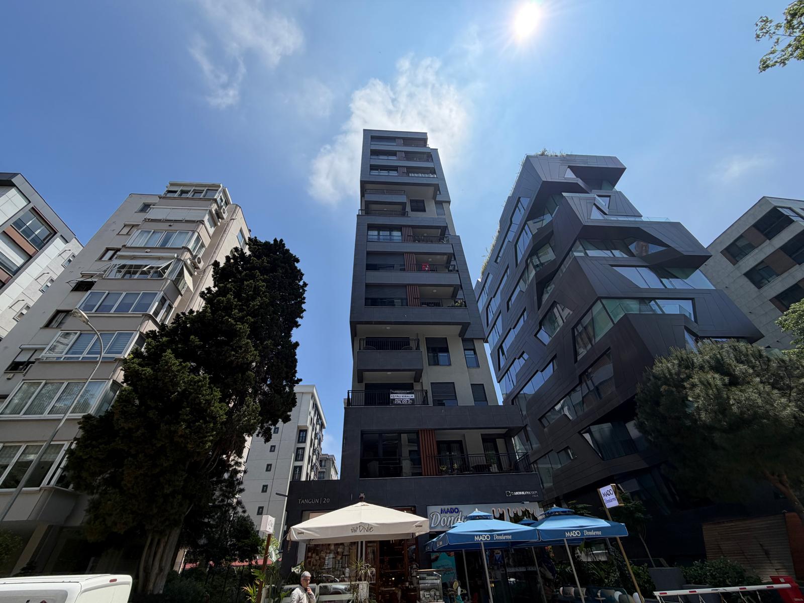 ÖMERPAŞA SOKAK'TA 3+1 120M2 NET KATTA TEK EŞYALI KİRALIK DAİRE