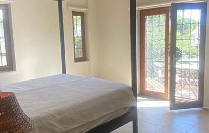 Bodrum Gündoğan Sahilinde, Plajlara Yürüme Mesafesinde Satılık Üst Dubleks | Eşsiz Lokasyon Avantajı