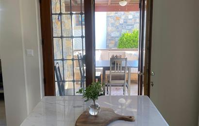 Bodrum Gündoğan Sahilinde, Plajlara Yürüme Mesafesinde Satılık Üst Dubleks | Eşsiz Lokasyon Avantajı