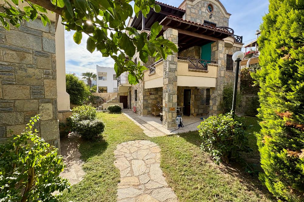 Bodrum Gündoğan Sahilinde, Plajlara Yürüme Mesafesinde Satılık Üst Dubleks | Eşsiz Lokasyon Avantajı