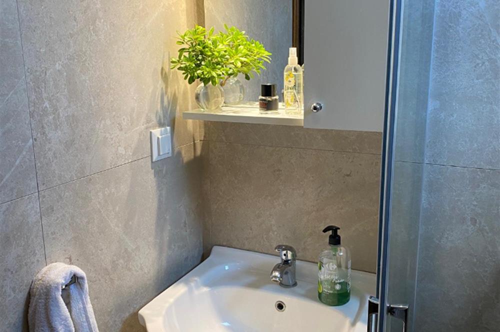Bodrum Gündoğan Sahilinde Yaz Dönemi Kiralık Üst Dubleks