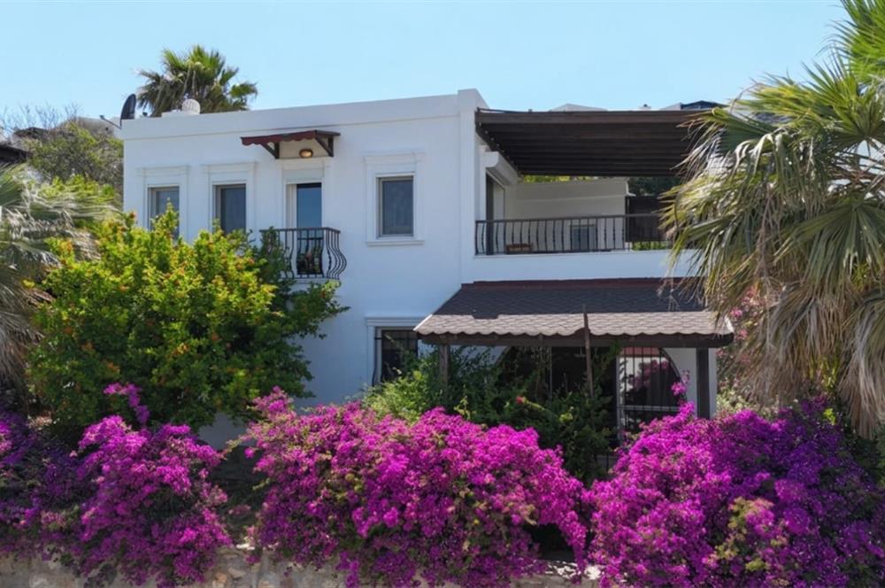 Bodrum-Bitez'de site içerisinde müstakil  bahçeli 4+1  Villa