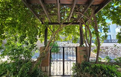 Bodrum-Bitez'de site içerisinde müstakil  bahçeli 4+1  Villa