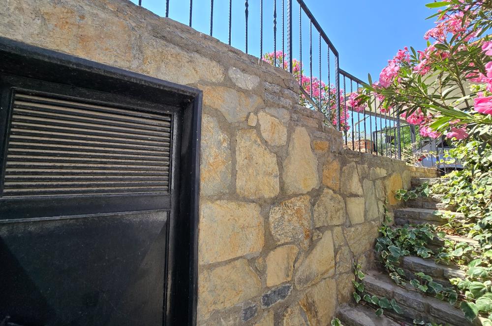 Bodrum-Bitez'de site içerisinde müstakil  bahçeli 4+1  Villa