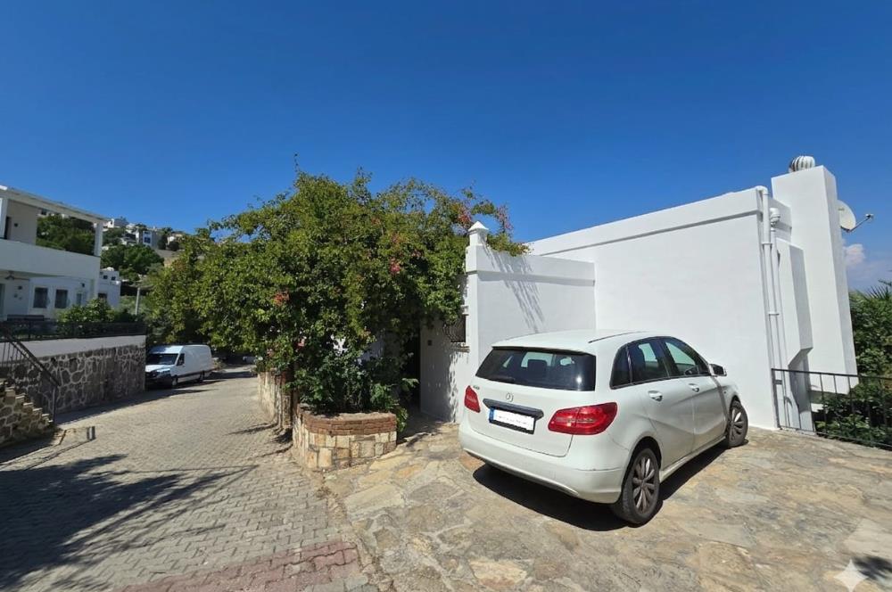 Bodrum-Bitez'de site içerisinde müstakil  bahçeli 4+1  Villa