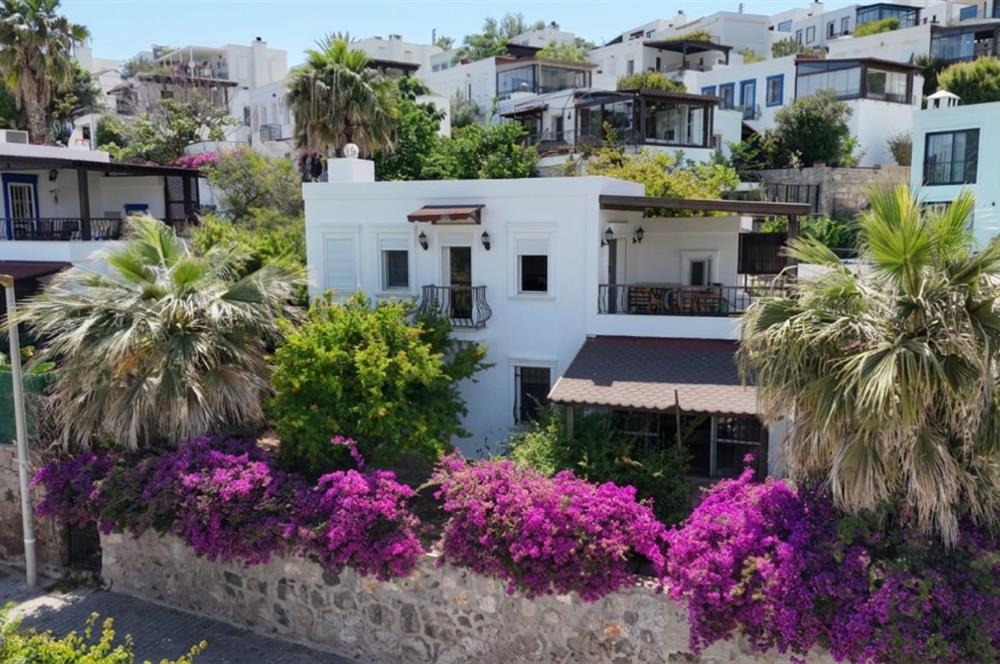 Bodrum-Bitez'de site içerisinde müstakil  bahçeli 4+1  Villa