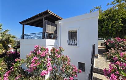 Bodrum-Bitez'de site içerisinde müstakil  bahçeli 4+1  Villa