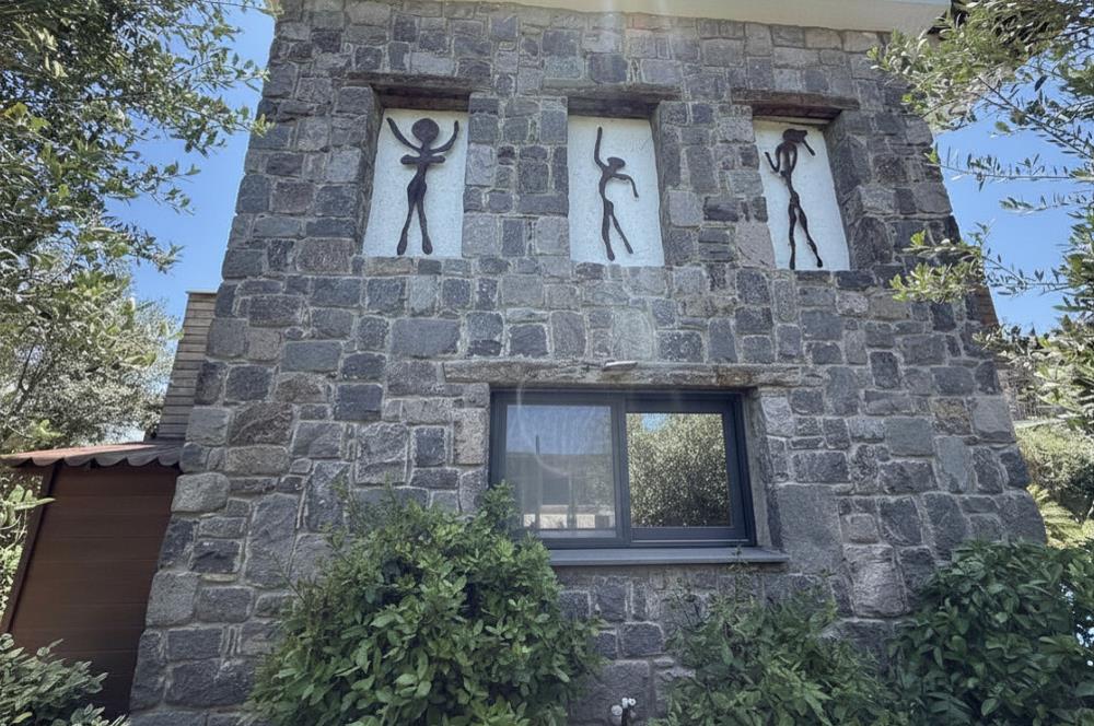 Bodrum Torba Taş Konaklar Sitesinde Ormana Cepheli Müstakil Havuzlu İzole Lüks Villa