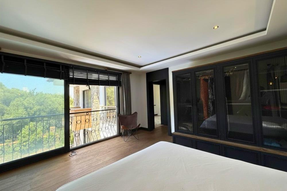 Bodrum Torba Taş Konaklar Sitesinde Ormana Cepheli Müstakil Havuzlu İzole Lüks Villa