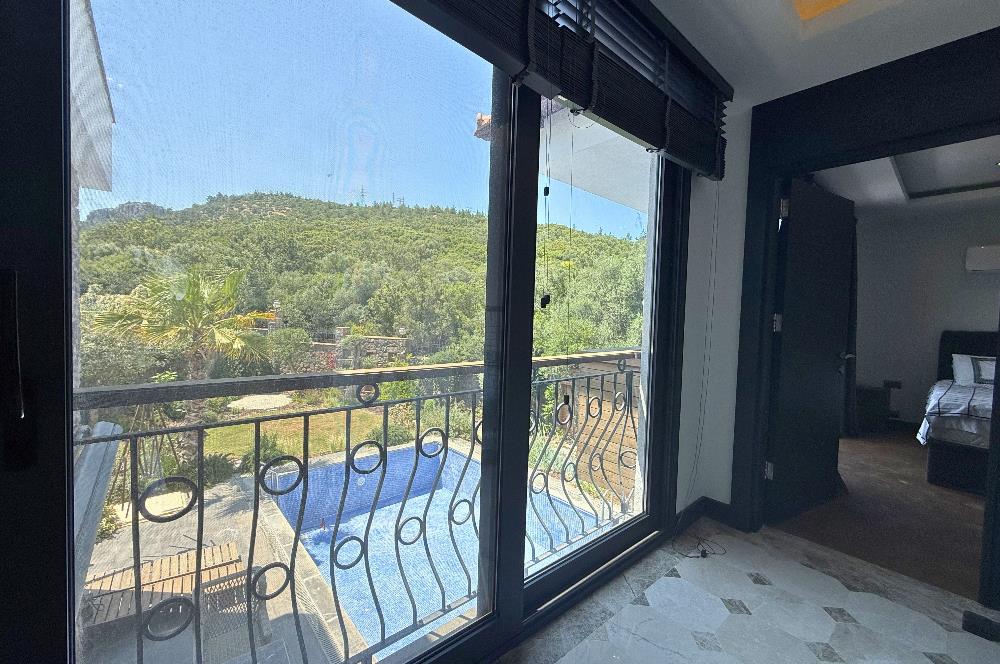 Bodrum Torba Taş Konaklar Sitesinde Ormana Cepheli Müstakil Havuzlu İzole Lüks Villa