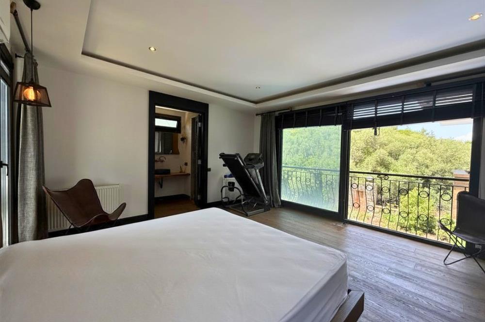 Bodrum Torba Taş Konaklar Sitesinde Ormana Cepheli Müstakil Havuzlu İzole Lüks Villa