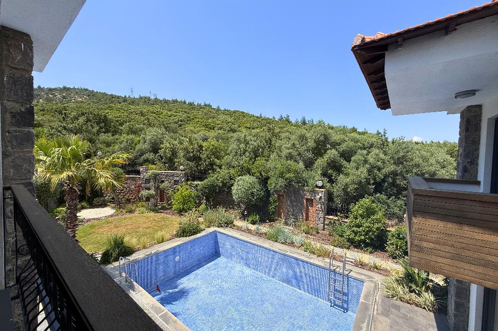 Bodrum Torba Taş Konaklar Sitesinde Ormana Cepheli Müstakil Havuzlu İzole Lüks Villa