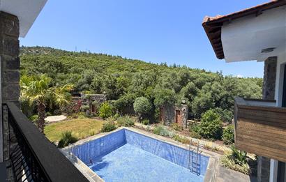Bodrum Torba Taş Konaklar Sitesinde Ormana Cepheli Müstakil Havuzlu İzole Lüks Villa