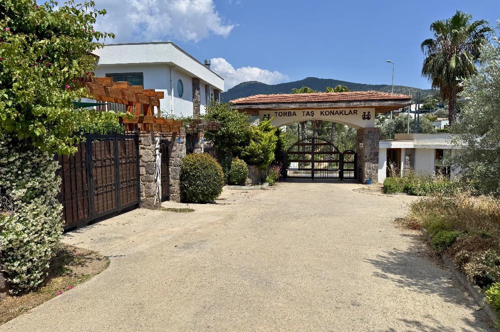 Bodrum Torba Taş Konaklar Sitesinde Ormana Cepheli Müstakil Havuzlu İzole Lüks Villa