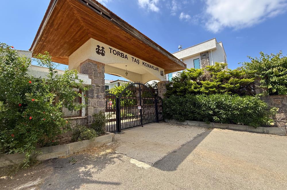Bodrum Torba Taş Konaklar Sitesinde Ormana Cepheli Müstakil Havuzlu İzole Lüks Villa
