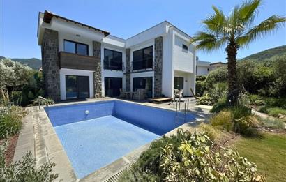Bodrum Torba Taş Konaklar Sitesinde Ormana Cepheli Müstakil Havuzlu İzole Lüks Villa