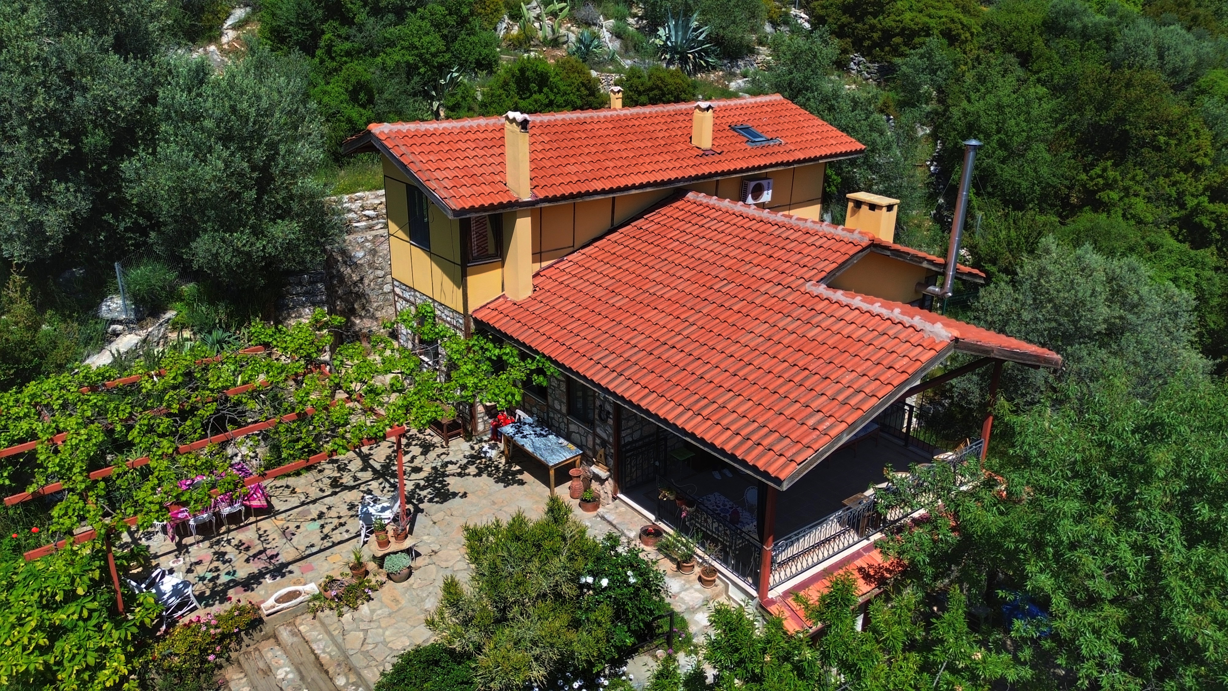 Datça Zeytincik'te Satılık 1200m² Doğa İçinde Özgün 3+1 Taş Ev