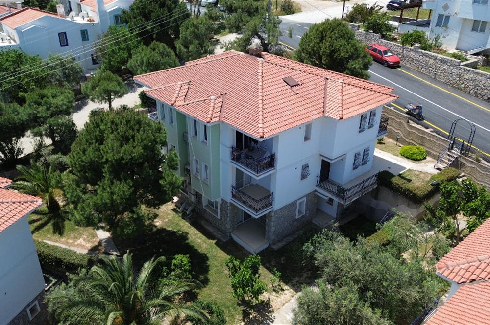 Zeytindalı Çam Evlerinde Havuzlu Site İçinde Satılık 2+1 Daire