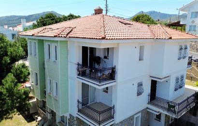 Zeytindalı Çam Evlerinde Havuzlu Site İçinde Satılık 2+1 Daire
