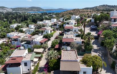 Bodrum-Bitez'de site içerisinde müstakil  bahçeli 4+1  Villa