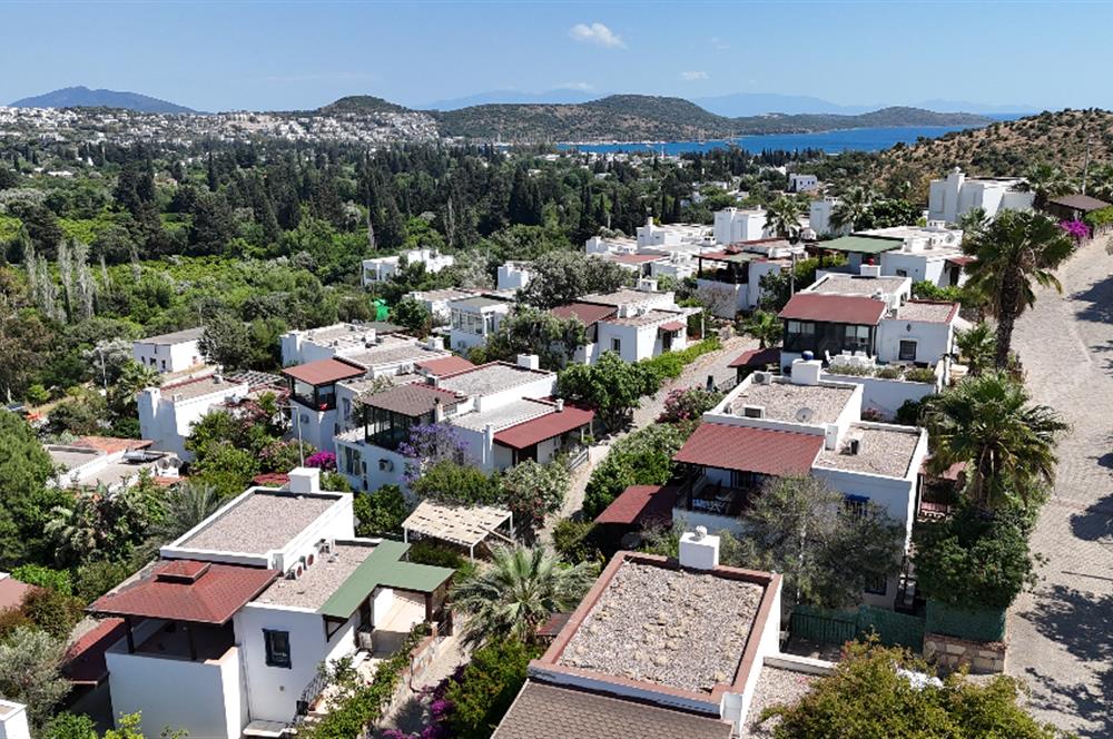 Bodrum-Bitez'de site içerisinde müstakil  bahçeli 4+1  Villa