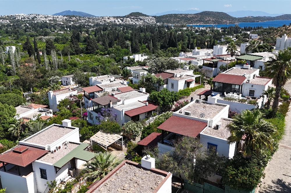 Bodrum-Bitez'de site içerisinde müstakil  bahçeli 4+1  Villa
