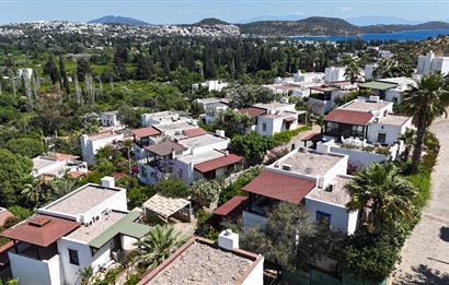 Bodrum-Bitez'de site içerisinde müstakil  bahçeli 4+1  Villa