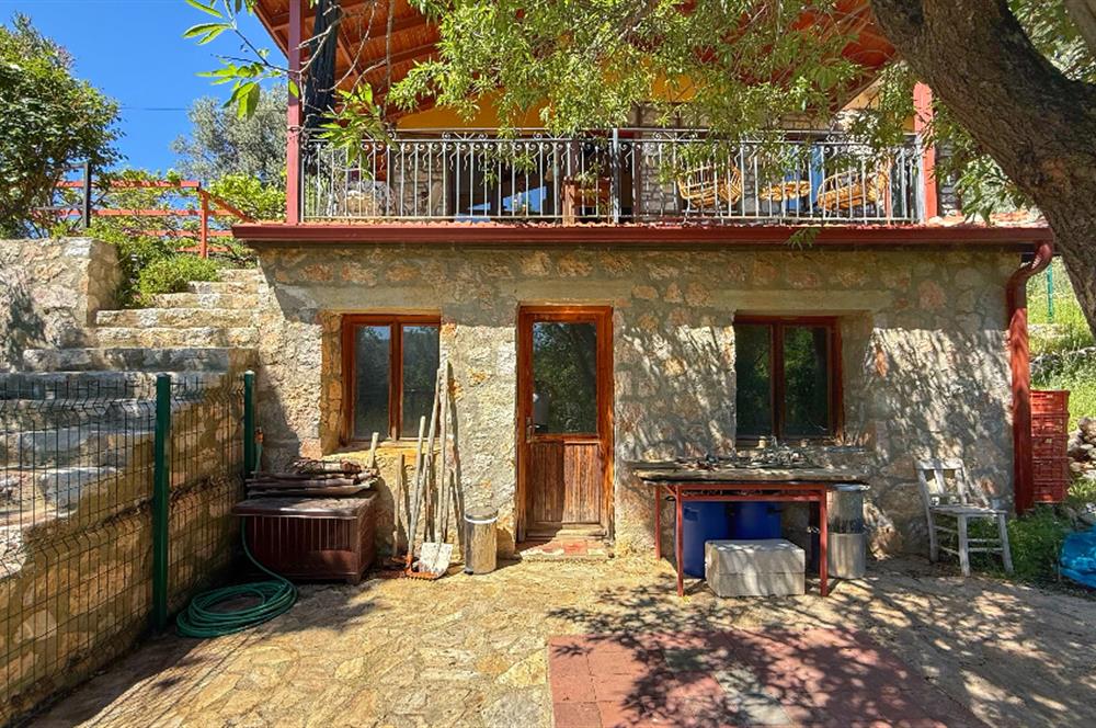 Datça Zeytincik'te Satılık 1200m² Doğa İçinde Özgün 3+1 Taş Ev