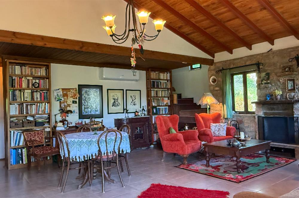 Datça Zeytincik'te Satılık 1200m² Doğa İçinde Özgün 3+1 Taş Ev