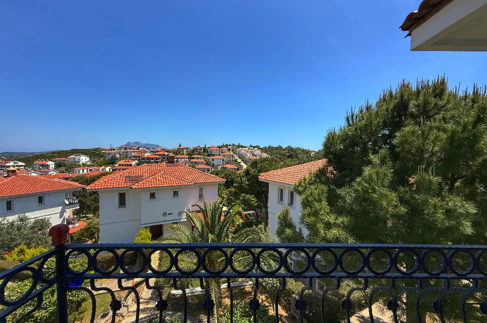 Zeytindalı Çam Evlerinde Havuzlu Site İçinde Satılık 2+1 Daire