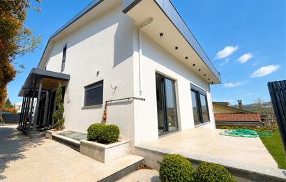 Zekeriyaköy'de Özel Dekorasyonlu, 4+1 Kiralık Villa