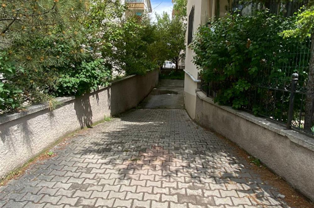GÖLBAŞI KARŞIYAKA'DA MERKEZİ KONUMDA SATILIK FERAH 3+1 DAİRE