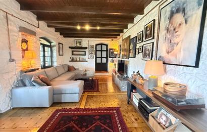 Ayvacık’da Doğa İçerisinde Manzaralı Satılık Taş Ev 