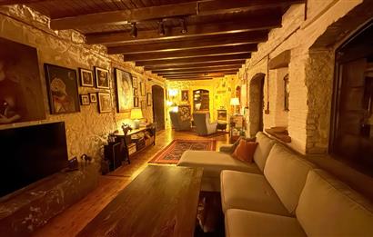 Ayvacık’da Doğa İçerisinde Manzaralı Satılık Taş Ev 