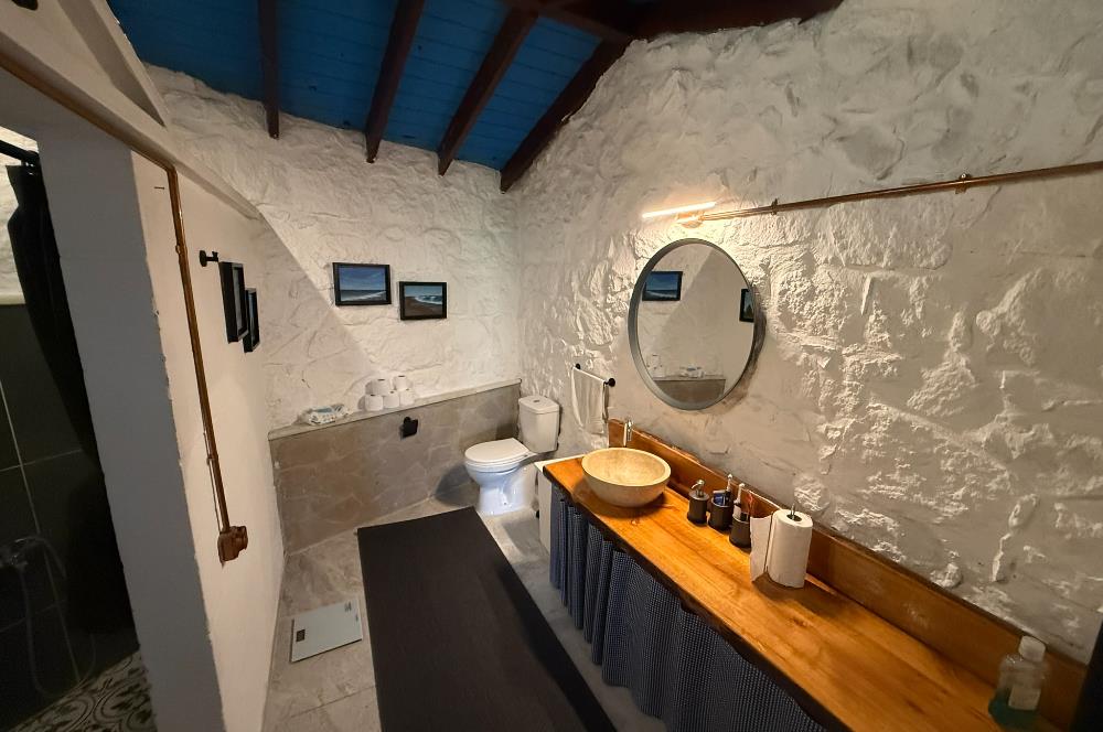 Ayvacık’da Doğa İçerisinde Manzaralı Satılık Taş Ev 