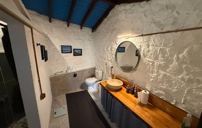 Ayvacık’da Doğa İçerisinde Manzaralı Satılık Taş Ev 