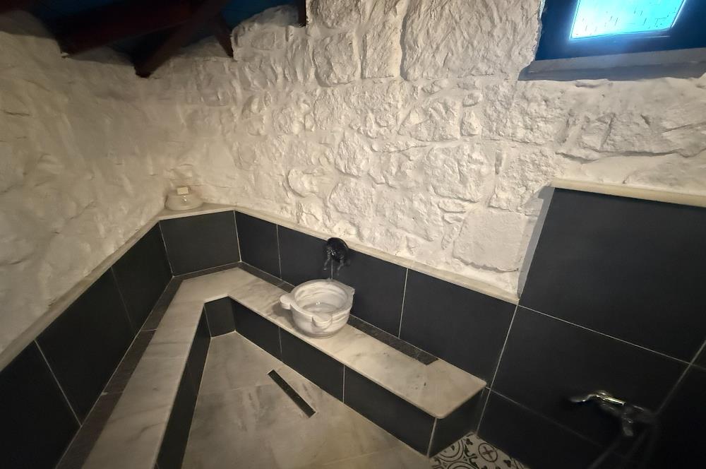 Ayvacık’da Doğa İçerisinde Manzaralı Satılık Taş Ev 
