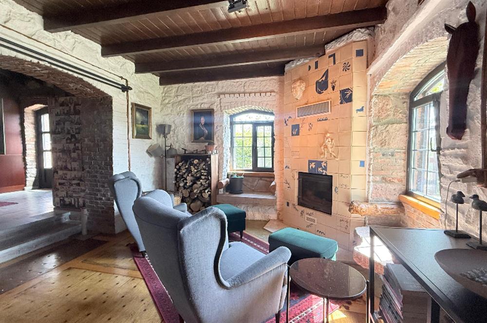 Ayvacık’da Doğa İçerisinde Manzaralı Satılık Taş Ev 
