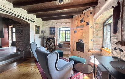 Ayvacık’da Doğa İçerisinde Manzaralı Satılık Taş Ev 