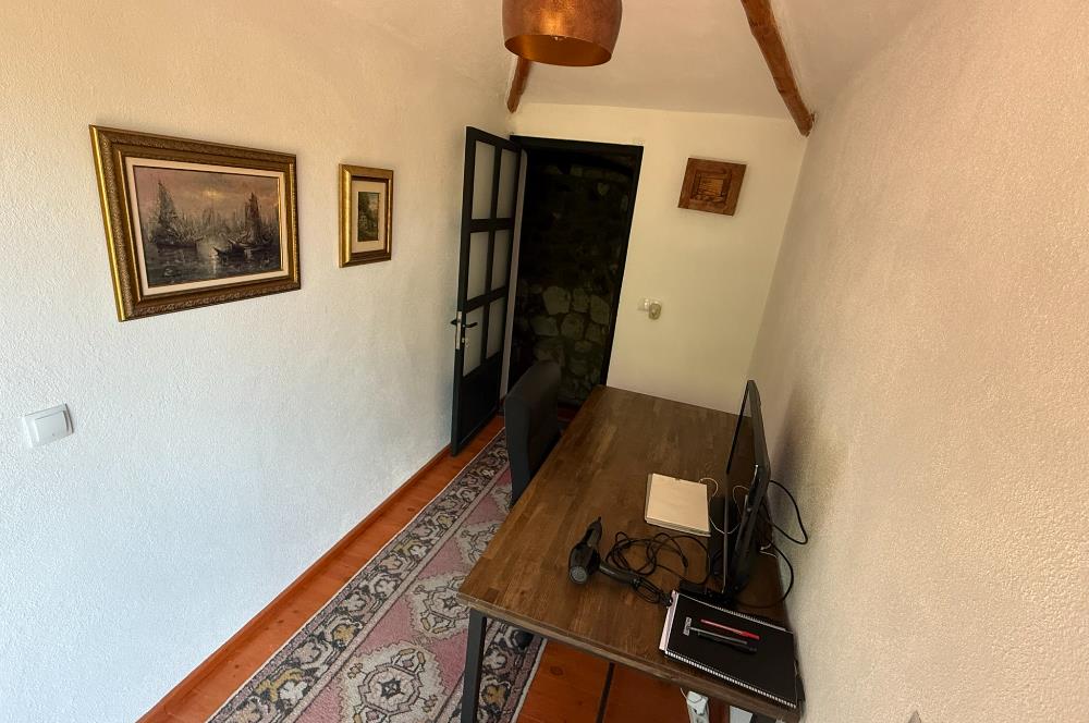 Ayvacık’da Doğa İçerisinde Manzaralı Satılık Taş Ev 