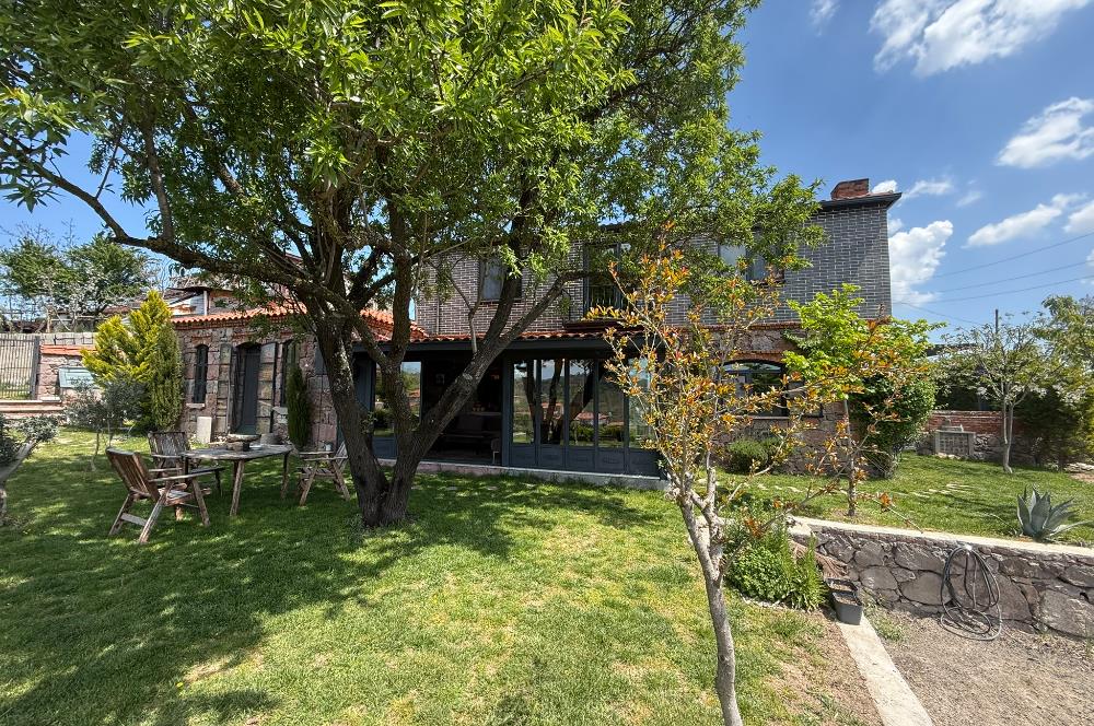 Ayvacık’da Doğa İçerisinde Manzaralı Satılık Taş Ev 